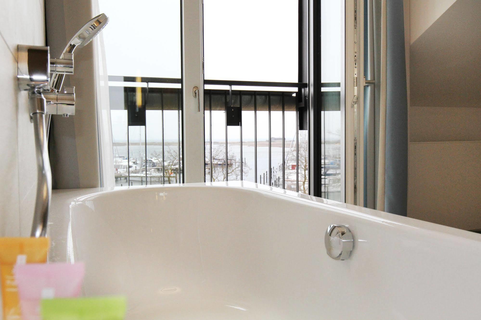 Hafenhotel Meereszeiten Heiligenhafen Ngoại thất bức ảnh
