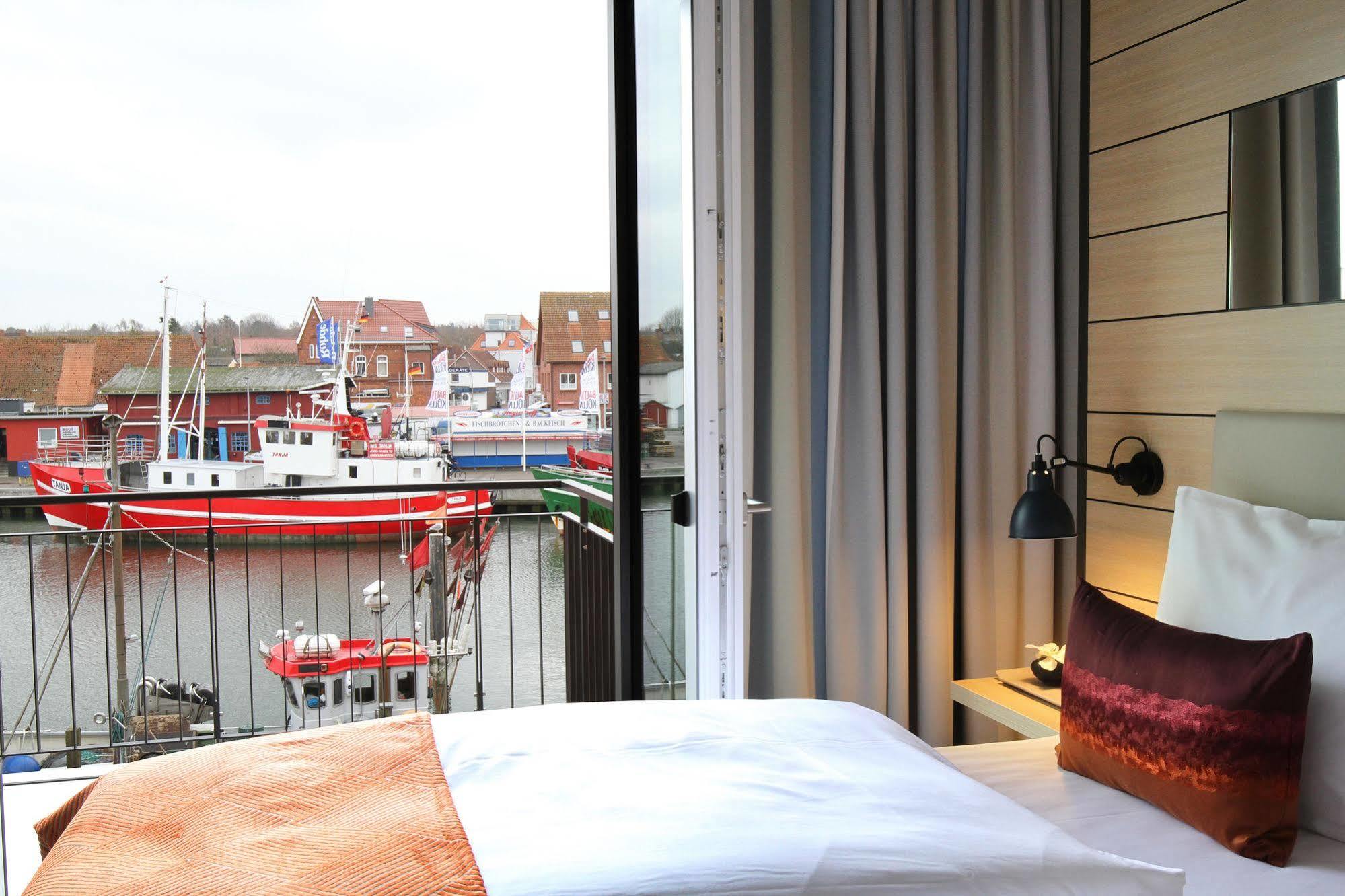 Hafenhotel Meereszeiten Heiligenhafen Ngoại thất bức ảnh
